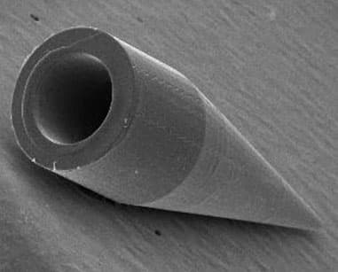 SEM image of dispensing tip